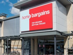 购物者说“你绝对猜不到”15英镑的姜饼“城堡”来自Home Bargains