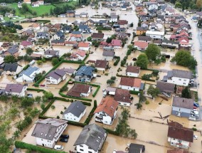 波斯尼亚遭遇严重洪水和山体滑坡，造成至少14人死亡